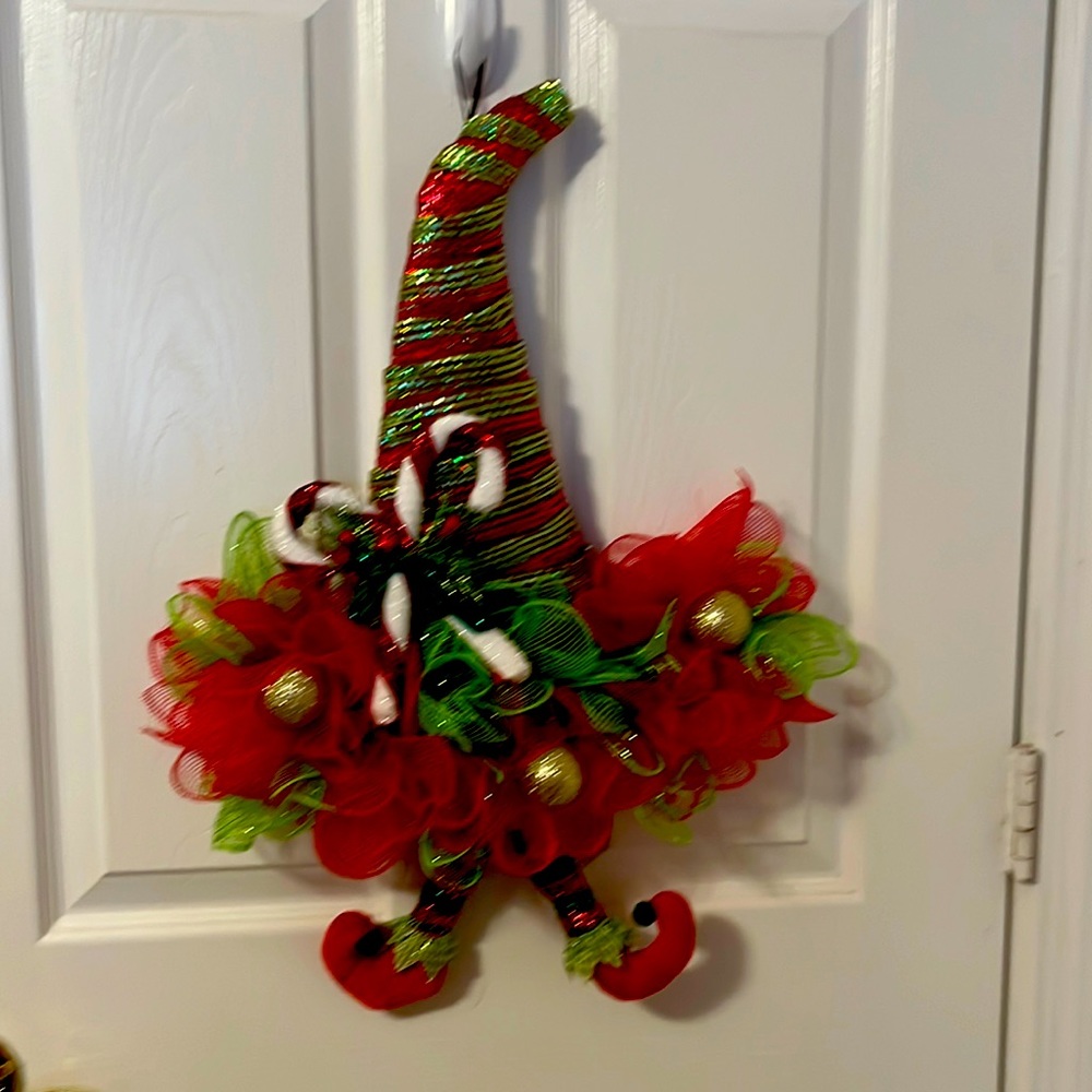 Elf hat wreath.